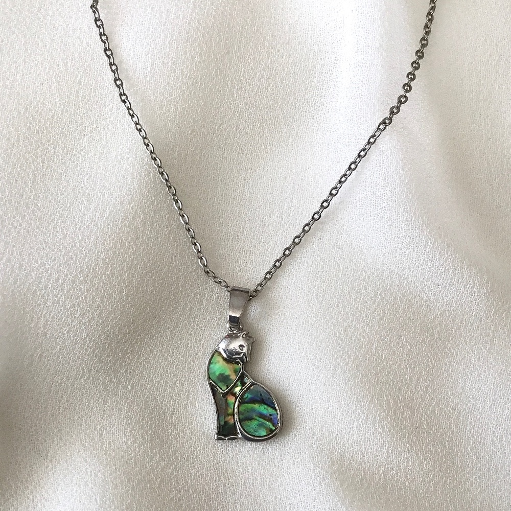 Green Abalone Inlay Cat Necklace